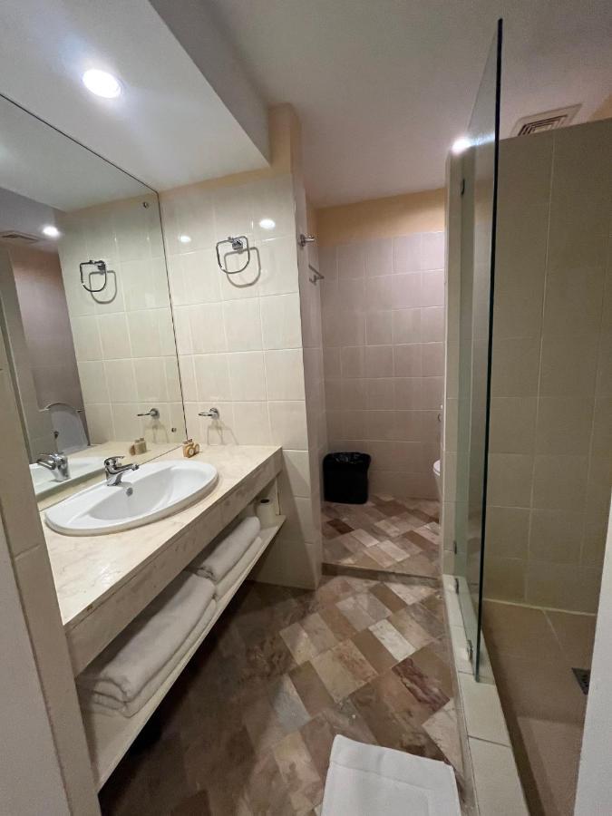Coco Grande Hotel Dumaguete City Екстер'єр фото