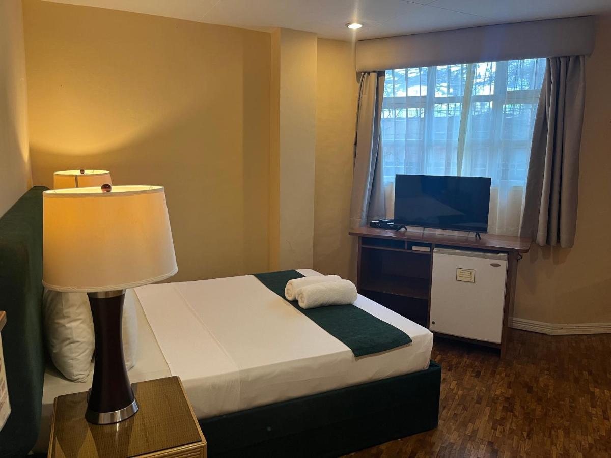 Coco Grande Hotel Dumaguete City Екстер'єр фото