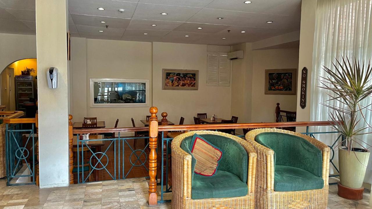 Coco Grande Hotel Dumaguete City Екстер'єр фото